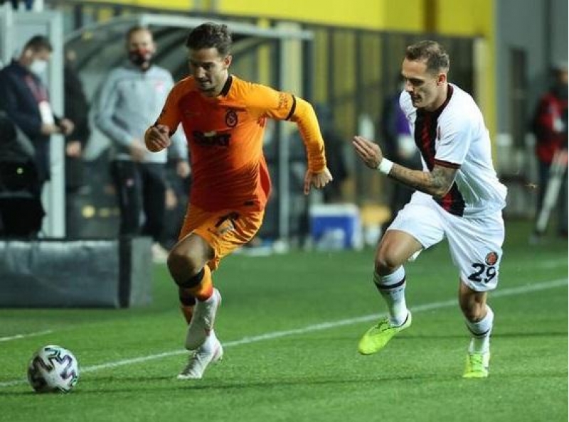 qalatasaray-bele-meglub-oldu-2