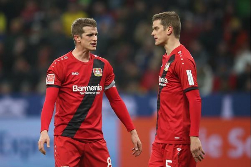 qardashlar-futbolla-vidalashir