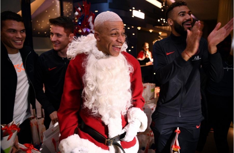 mbappe-yoxsa-santa-klaus