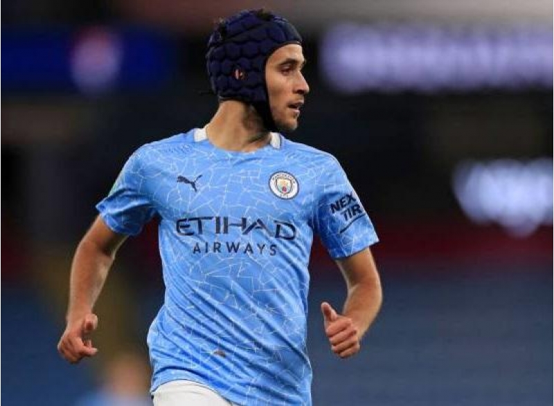 meshhur-futbolchu-barselonaya-qayidir