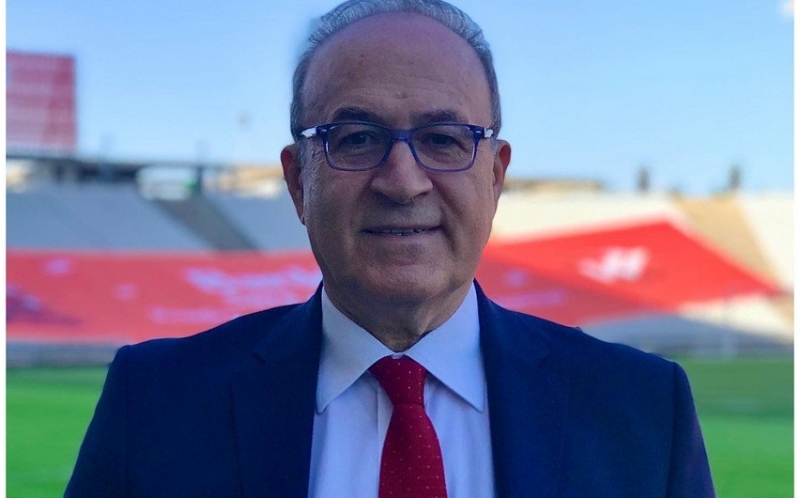 haldun-domach-sergen-yalchin-mahir-emrelini-izleyir-ve-onu-beyenir