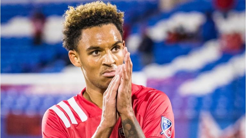 yuventus-19-yashli-futbolchunu-alib-icareye-verecek