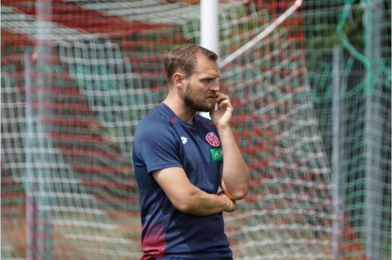 mayntsin-yeni-bash-meshqchisi-achiqlandi