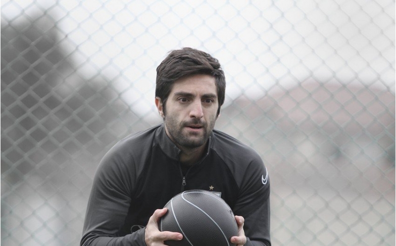 neftchiden-ayrilan-futbolchu-tebriz-klubunda