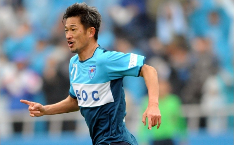 yaponiya-klubu-54-yashli-futbolchu-ile-muqavileni-yeniledi