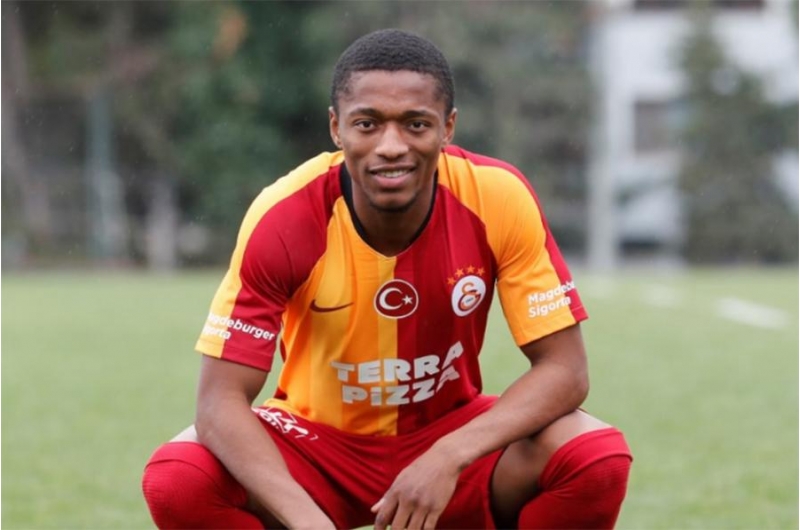 qalatasarayin-futbolchusu-bashqa-kluba-kechdi