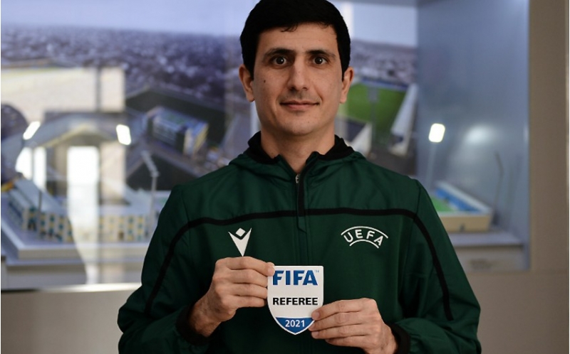 hakimlerimize-fifa-emblemi-verildi