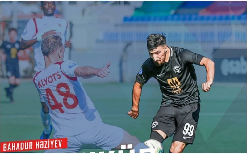 sebail-futbolchusu-ile-vidalashdi-3