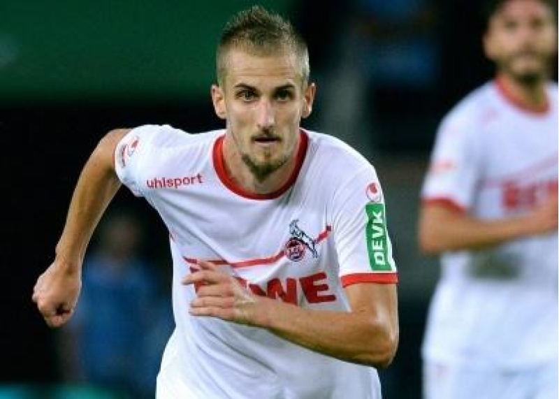 meshhur-futbolchu-azarkeshleri-tehqir-etdi