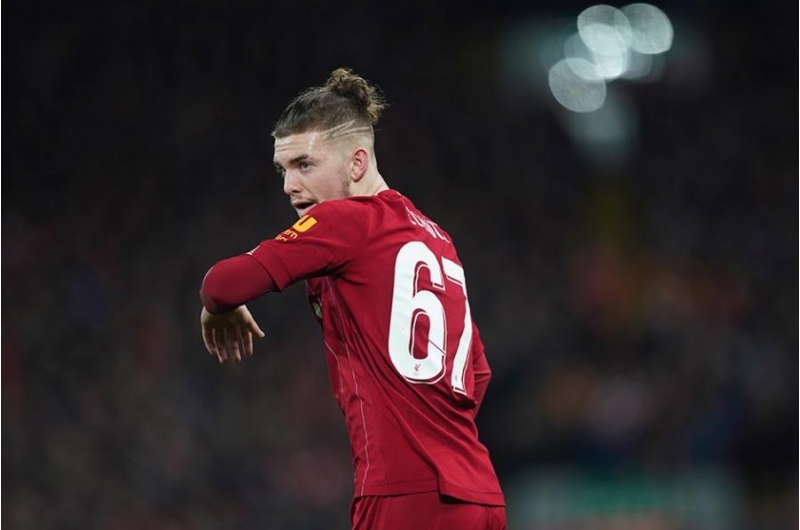 17-yashli-futbolchu-liverpula-baha-basha-geldi