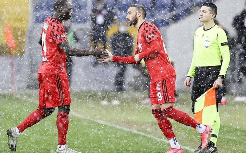 beshiktash-3-xali-3-qolla-qazandi