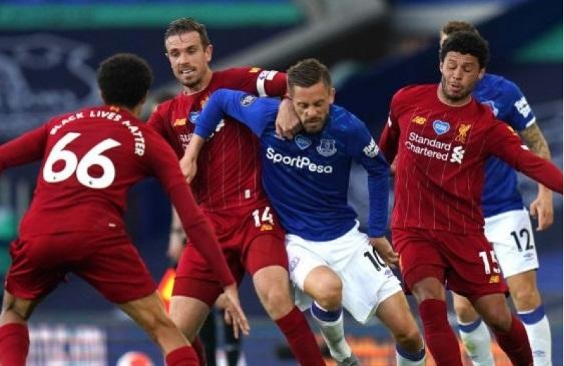 liverpul-evertonla-bacarmadi-2