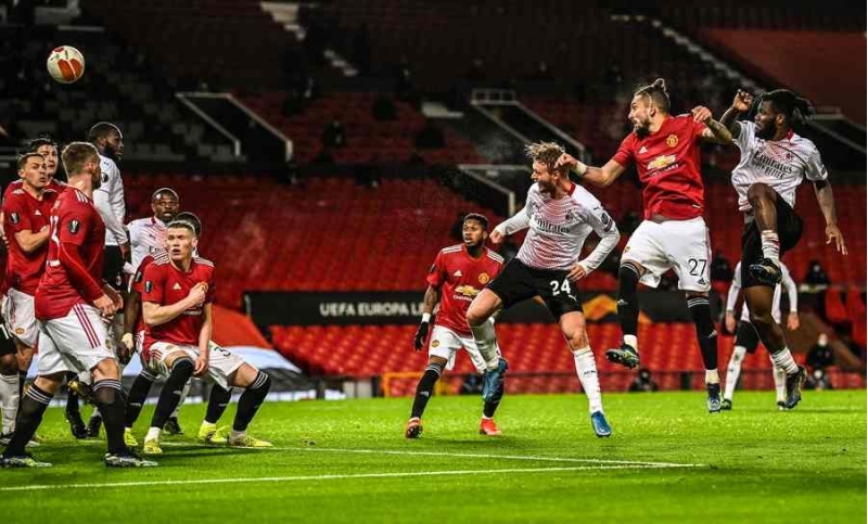 manchesterde-qollu-beraberlik