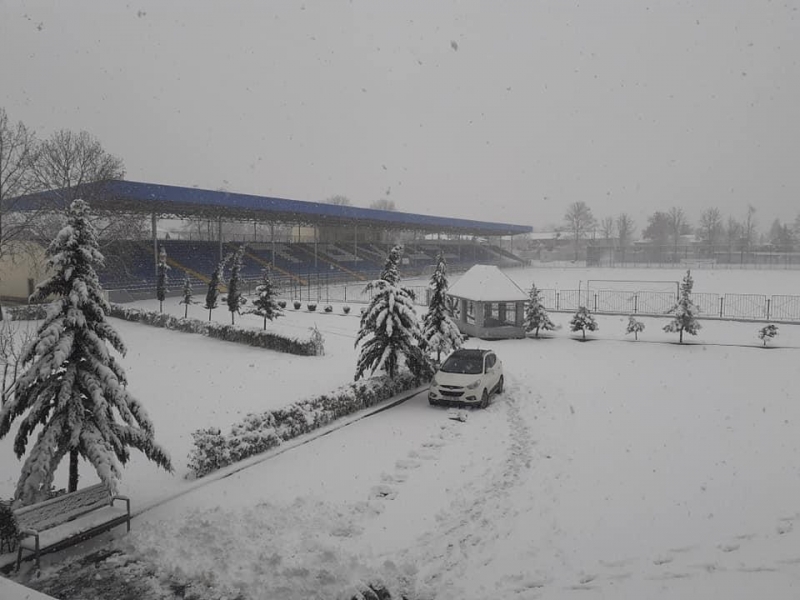 azerbaycanda-daha-bir-oyun-qara-gore-texire-salindi