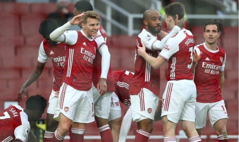 arsenal-derbide-qalib-geldi