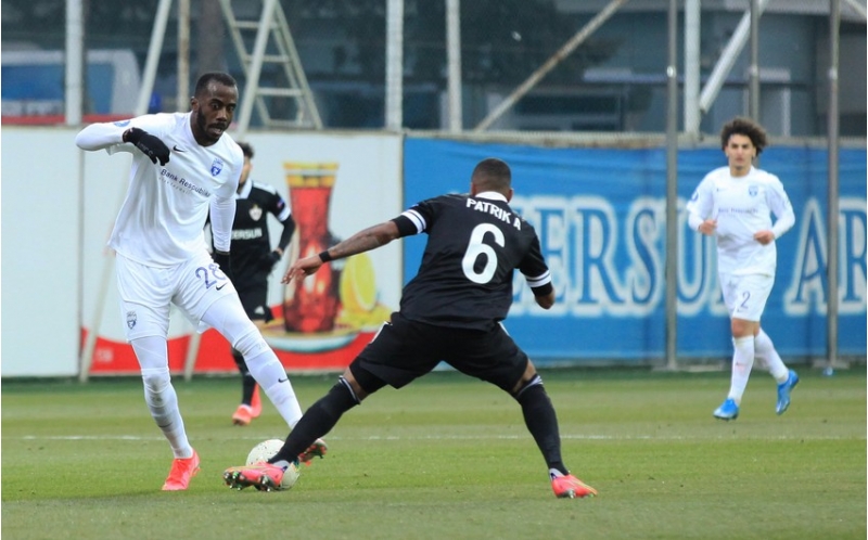 qarabagin-futbolchusu-kamerunla-oyuna-devet-aldi