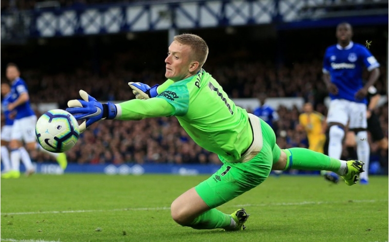 ingiltere-millisi-esas-qapichisindan-istifade-ede-bilmeyecek