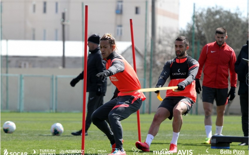 honda-neftchi-ile-birge-meshqe-chixdi