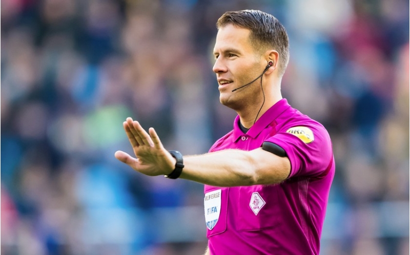 bash-hakim-sehvini-etiraf-eledi