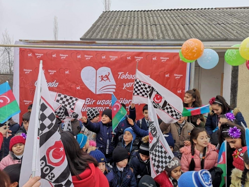 beshiktash-azarkeshlerinin-yardim-kampaniyasina-bashlamasindan-4-il-otur