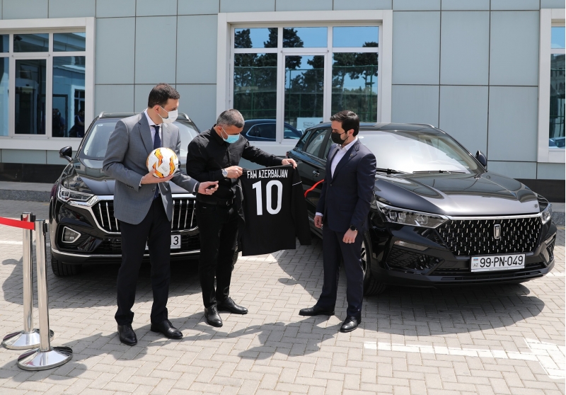 qarabag-avtomobil-brendi-ile-emekdashliga-bashladi