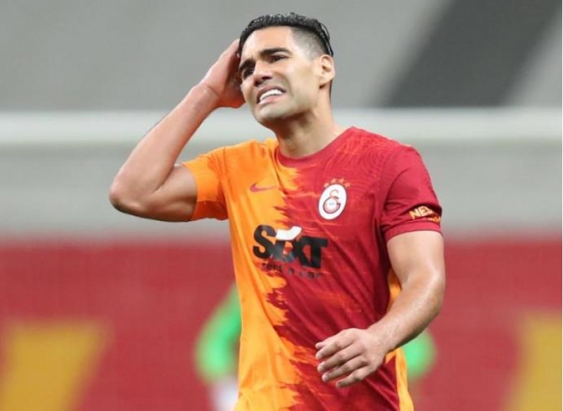 qalatsarayda-falkao-shoku