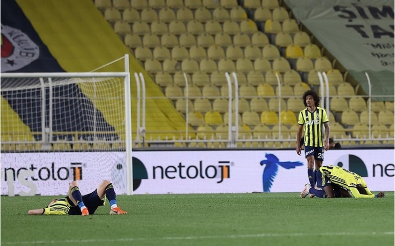 fenerbagcha-7-futbolchusu-ile-vidalashir