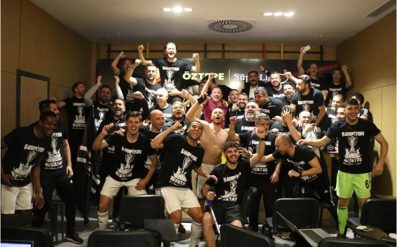 beshiktashin-futbolchulari-metbuat-konfransi-zalina-hucum-etdi