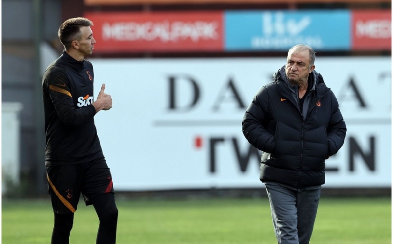 terime-gore-qalatasarayi-terk-edir