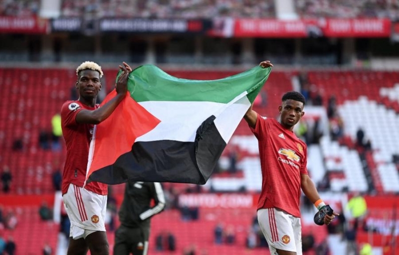 old-traffordda-felestin-bayragi