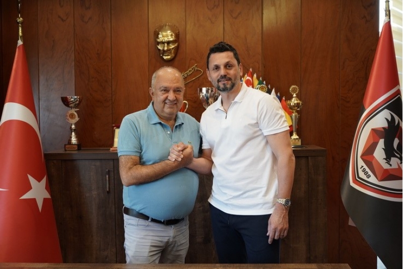 superliqa-klubunda-yeni-bash-meshqchi-4