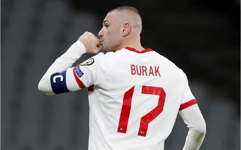 burak-yilmaz-bu-gun-qardashlarimizla-oynayacagiq