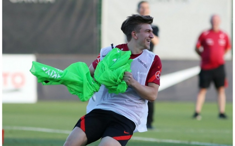 turkiyeli-futbolchu-azerbaycanda-oynamaq-xosh-olacaq