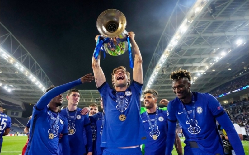 tarixde-ilk-hem-babasi-hem-de-ozu-chempionlar-kubokunu-qazandi