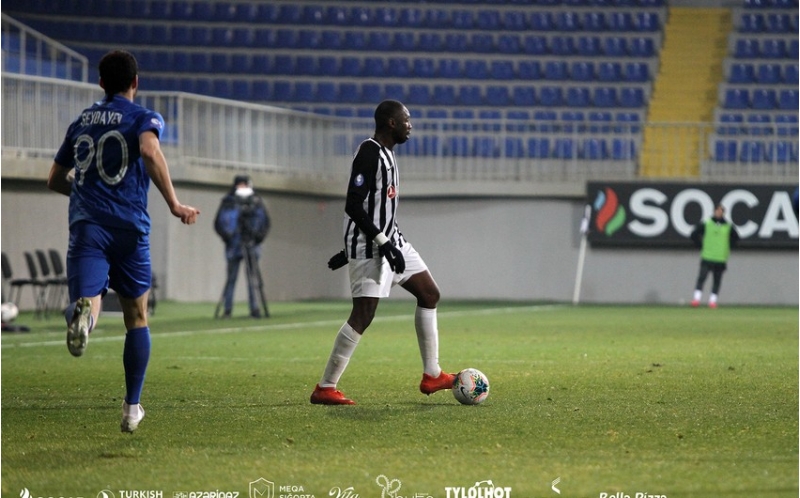 neftchi-daha-bir-futbolchusu-ile-raziliga-geldi