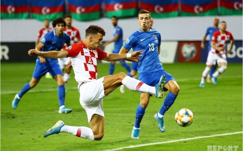 millimizin-daha-bir-futbolchusu-polshada-chixish-ede-biler