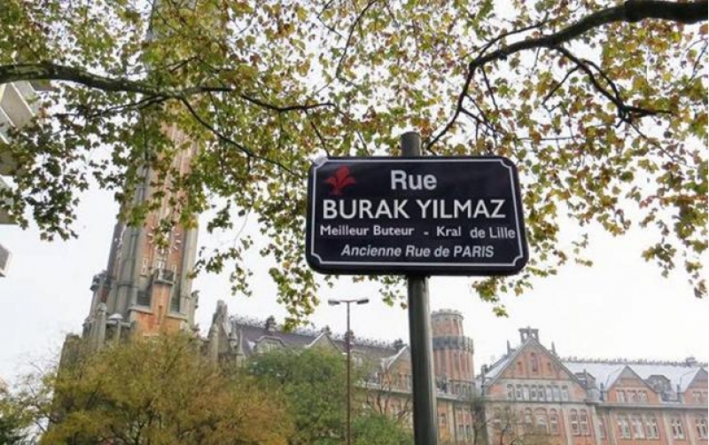 turk-futbolchunun-adi-fransada-kucheye-verildi