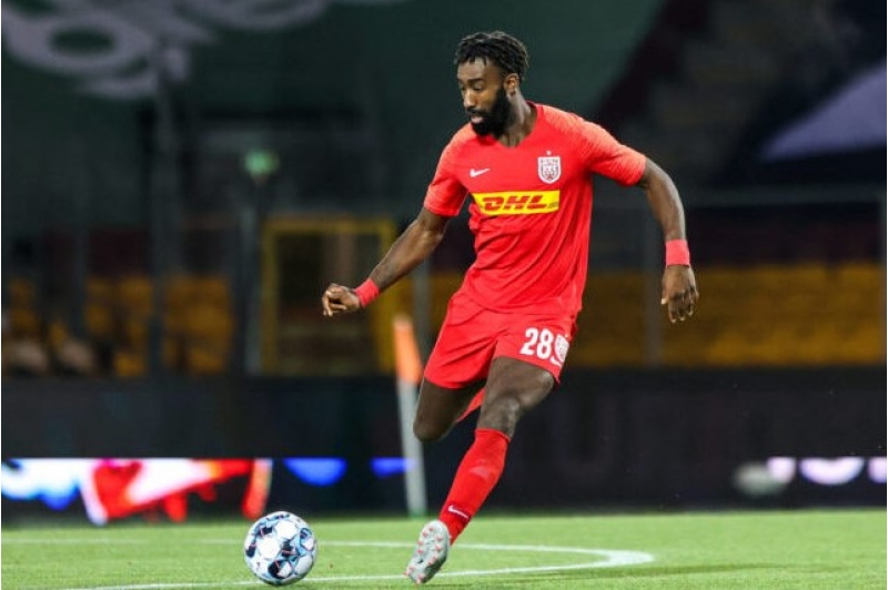 arsenalin-kechmish-futbolchusu-karyerasini-bitirdi