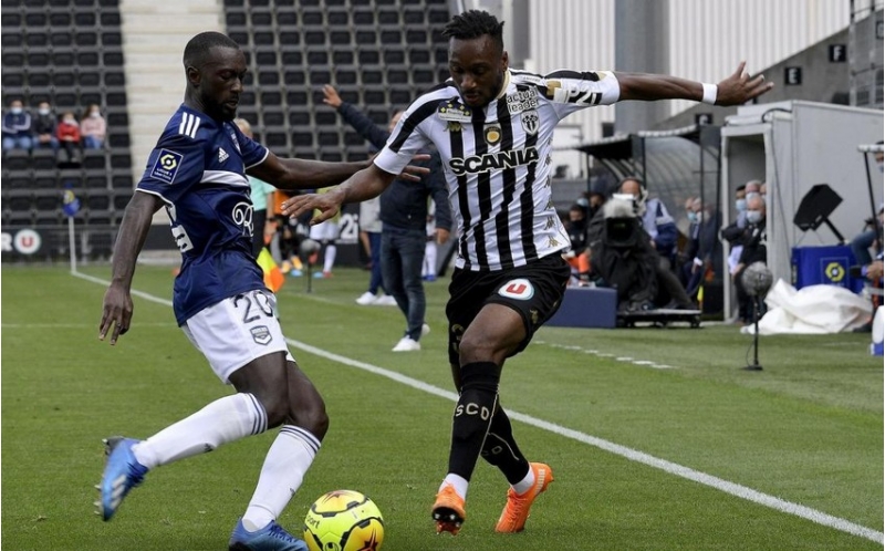 fransali-futbolchu-neftchi-yolunda