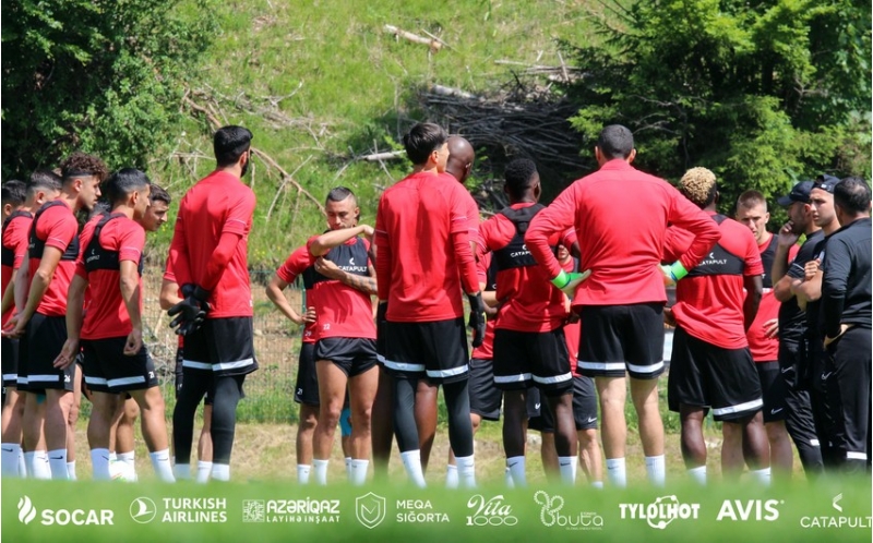 neftchi-sloveniyada-ilk-meshqine-chixdi