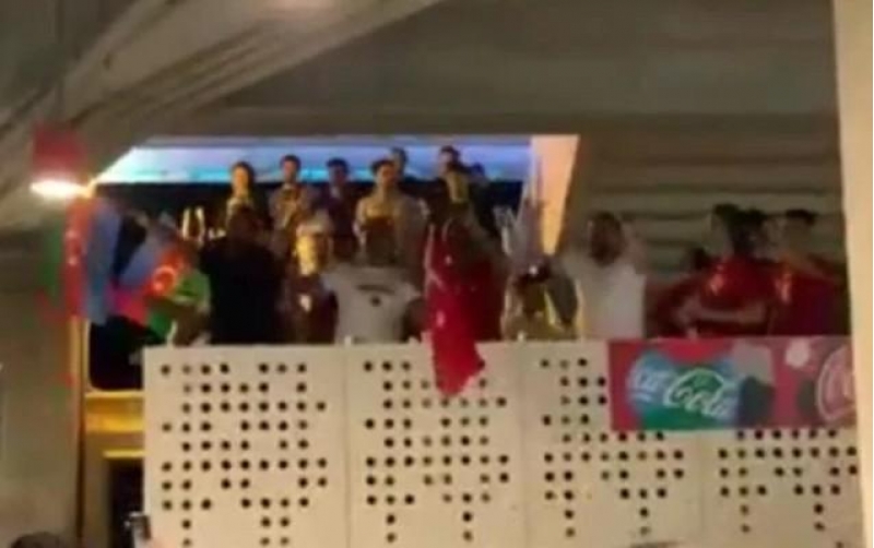 turkiyeli-fanatlar-qarabag-qazilerini-bele-salamladilar