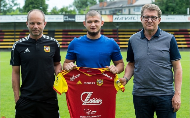 azerbaycanli-futbolchu-arsenala-kechdi