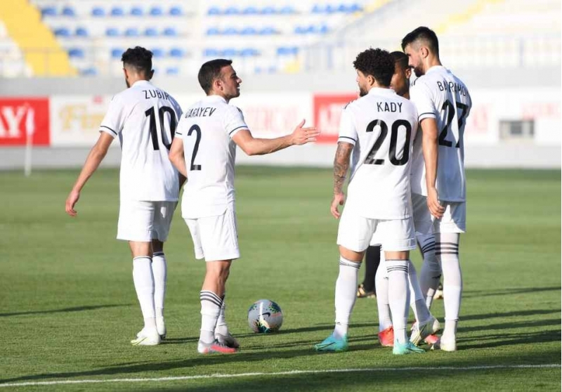 qarabagin-keshle-uzerinde-qelebesi