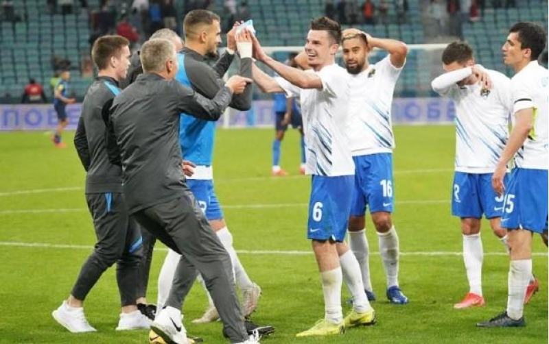 keshlenin-reqibi-heyetini-guclendirir