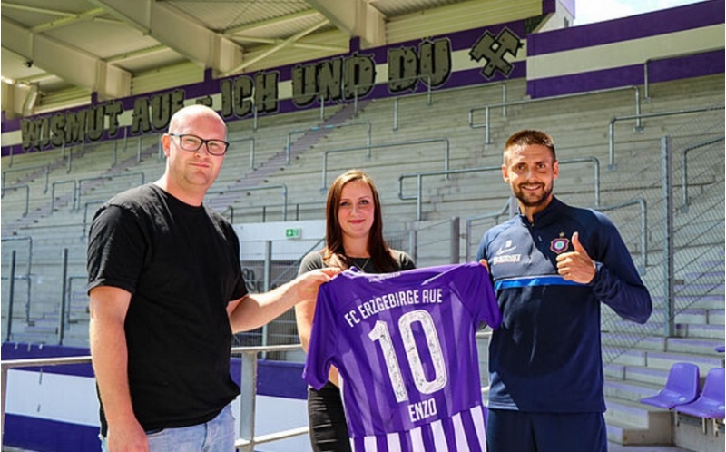 millimizin-uzvu-formasini-satdi