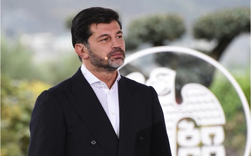 futbol-ulduzu-neftchi-dinamo-matchini-izleyecek