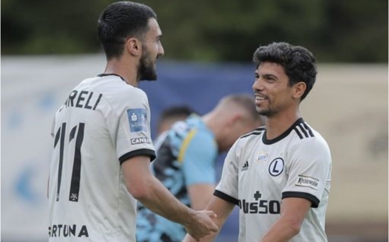 chempionlar-liqasi-emreliden-mehsuldar-oturme-4-komanda-novbeti-merhelede