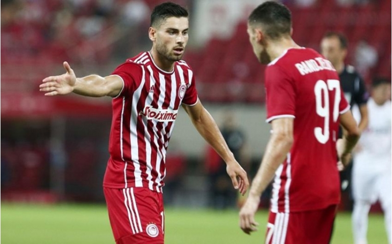 olimpiakosun-futbolchusu-fanat-bizim-uchun-elave-quvve-oldu