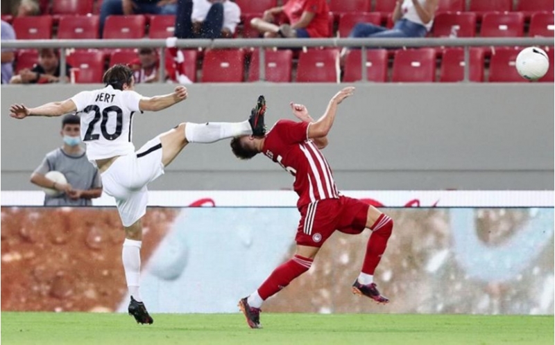 neftchinin-qirmizi-vereqe-alan-futbolchusu-meyuslugum-hele-de-davam-edir