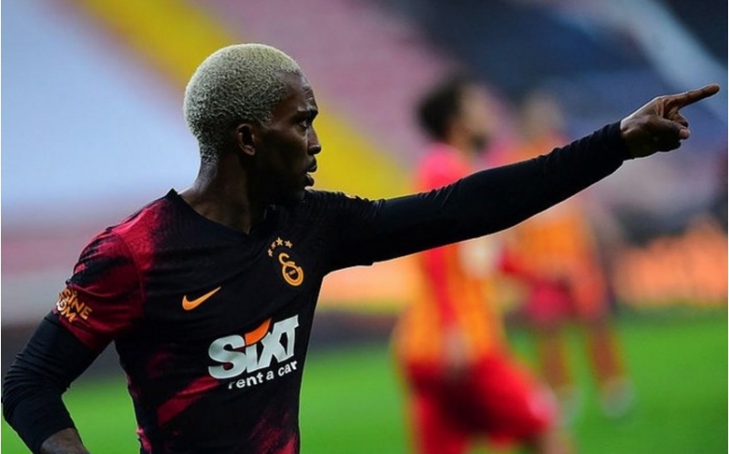 olimpiakos-qalatasaraydan-ayrilan-futbolchunu-transfer-edir